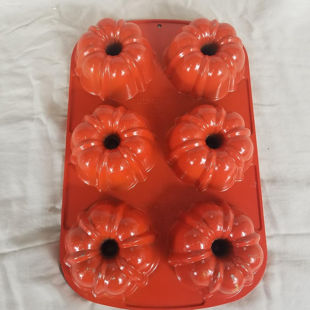 Nordic Ware Mini Fluted Cake Bundt-lette Pan 6 Cavity Red‎ Cast Aluminum  Good